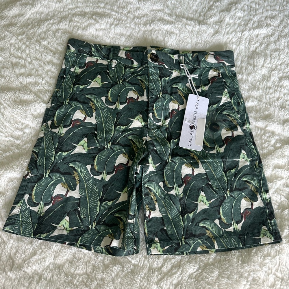 New w/Tags! Southern Proper kids Green Palm Leaf Print Shorts. Size M (8-10)